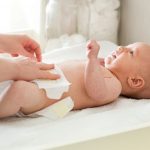 Tiêu chảy ở trẻ sơ sinh – Nguyên nhân, dấu hiệu, cách chăm sóc