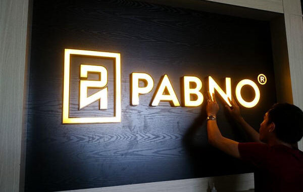 Với công nghệ LED tiên tiến và chất liệu mica cao cấp, bảng hiệu này mang đến hiệu ứng ánh sáng lung linh Với công nghệ LED tiên tiến và chất liệu mica cao cấp, bảng hiệu này mang đến hiệu ứng ánh sáng lung linh