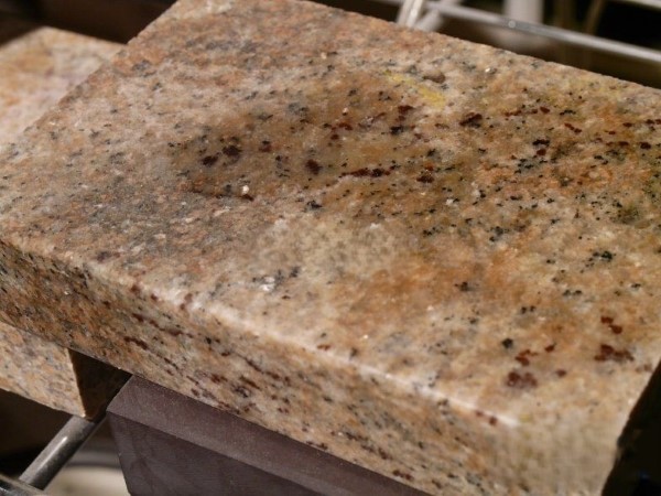 tay-vet-o-tren-da-granite-1