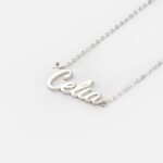 Dây chuyền khắc tên và nghệ thuật lưu giữ dấu ấn cá nhân