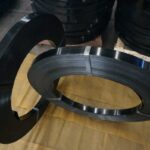 Dây đai polyester và dây đai thép: So sánh chi tiết từ A–Z