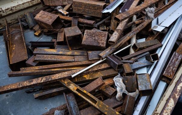 Lợi ích khi lựa chọn dịch vụ thu mua sắt phế liệu giá cạnh tranh