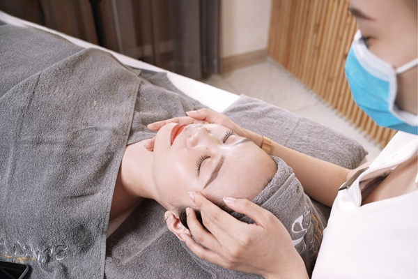 Quy trình hiệu quả nặn mụn trên da