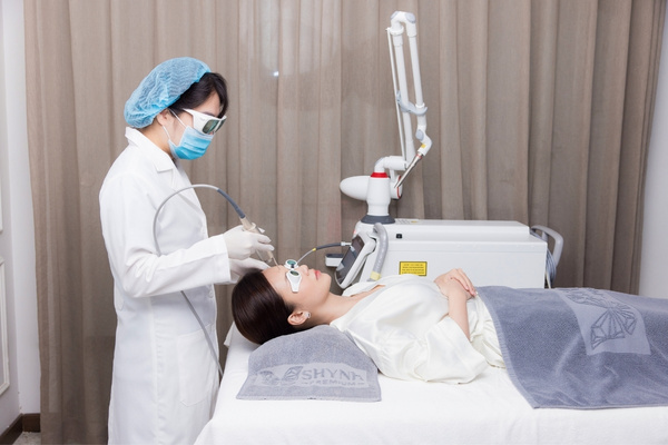 Chăm sóc da đúng cách hạn chế mụn quay lại