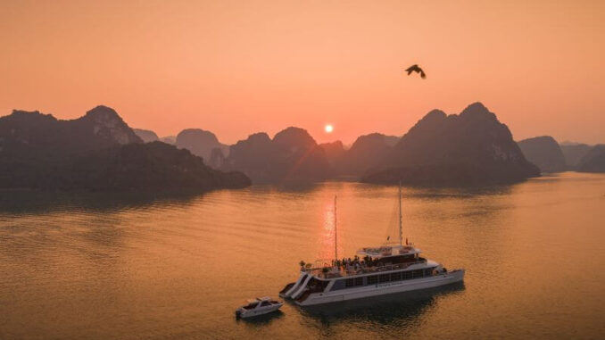 Tour vịnh Lan Hạ ngắm hoàng hôn