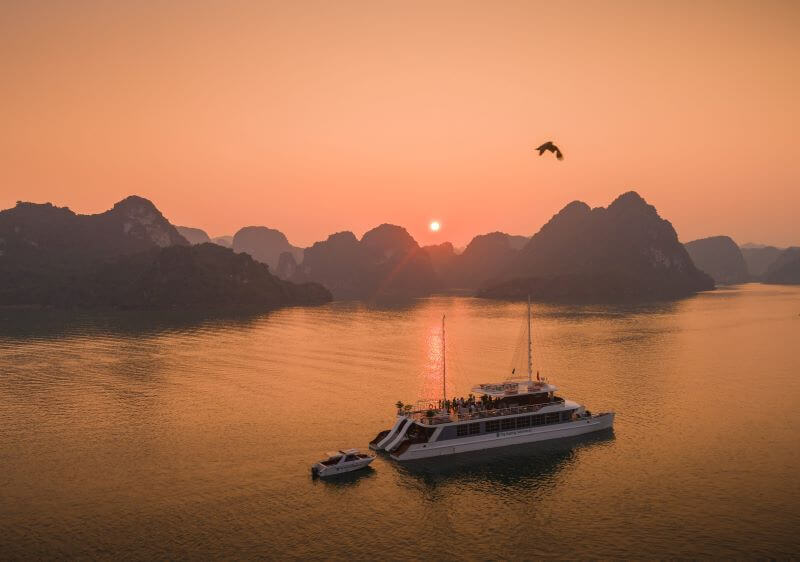 Tour vịnh Lan Hạ ngắm hoàng hôn