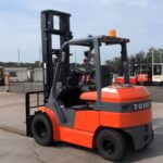 Giá xe nâng cũ hiện nay phụ thuộc vào những yếu tố nào?